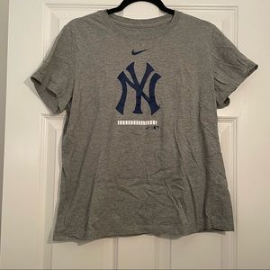 Nike Dri Fit Yankees T-shirt